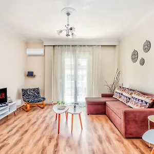 https://grand-apartment-next-to-center-3bd-110sqm.hotels-of-thessaloniki.com